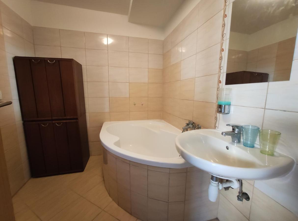 Apartman Hulin, Chrastany - Bily Exterior photo